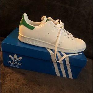 Sneakers- never worn